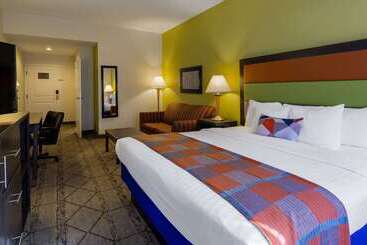 هتل Best Western Plus Newport News