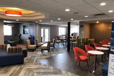 هتل Best Western Plus Newport News