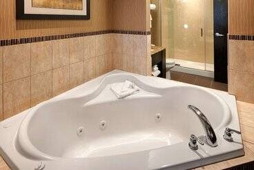 هتل Best Western Premier Freeport Inn Calgary Airport