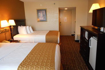 هتل Quality Inn Near Hampton Coliseum