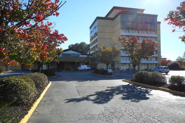 هتل Quality Inn Near Hampton Coliseum
