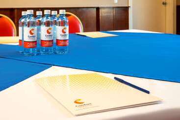 هتل Comfort Inn & Suites