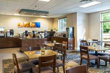 هتل Comfort Inn & Suites