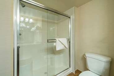 هتل Comfort Inn & Suites