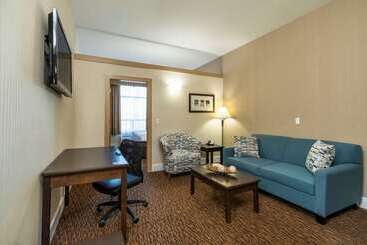 هتل Comfort Inn & Suites