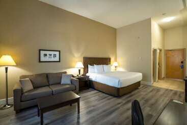 هتل Comfort Inn & Suites