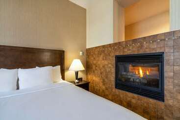 هتل Comfort Inn & Suites