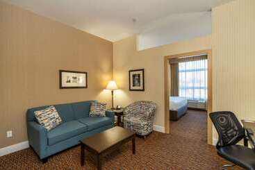 هتل Comfort Inn & Suites