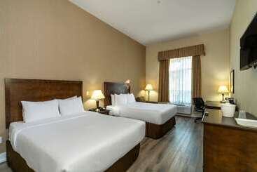 هتل Comfort Inn & Suites