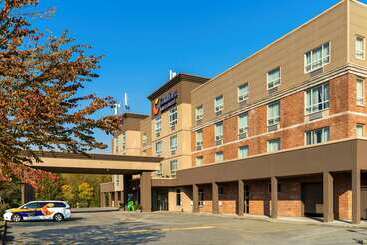 هتل Comfort Inn & Suites