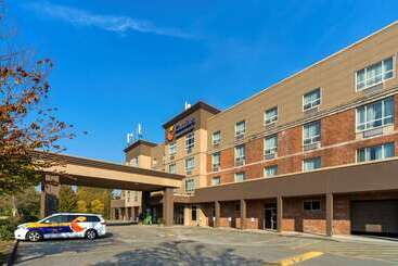 هتل Comfort Inn & Suites