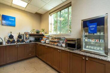 هتل Comfort Inn & Suites