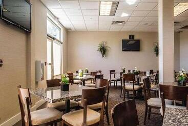 هتل Comfort Inn & Suites