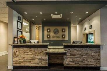 هتل Comfort Inn & Suites