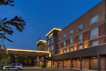 هتل Comfort Inn & Suites