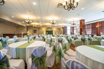 هتل Comfort Inn & Suites