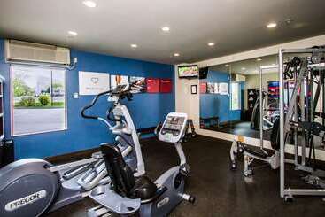 هتل Comfort Suites Kelowna