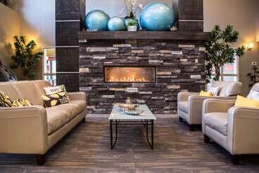 هتل Comfort Suites Kelowna