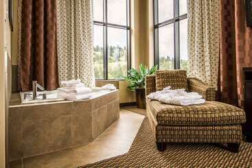هتل Comfort Suites Kelowna