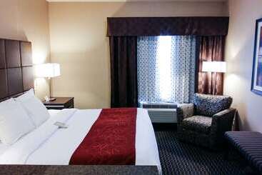 هتل Comfort Suites Kelowna