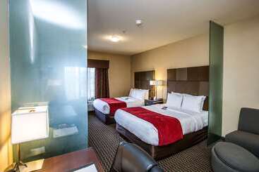 هتل Comfort Suites Kelowna