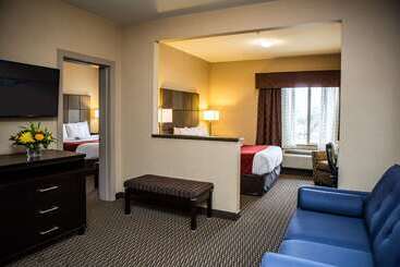 هتل Comfort Suites Kelowna