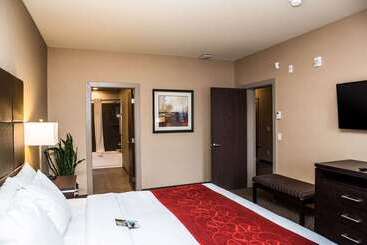 هتل Comfort Suites Kelowna
