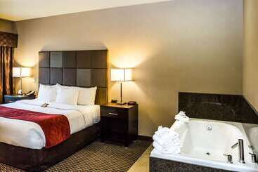 هتل Comfort Suites Kelowna