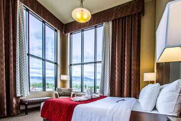 هتل Comfort Suites Kelowna