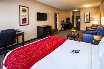 هتل Comfort Suites Kelowna