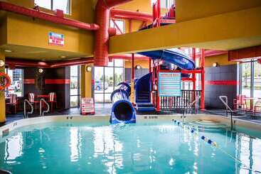 هتل Comfort Suites Kelowna