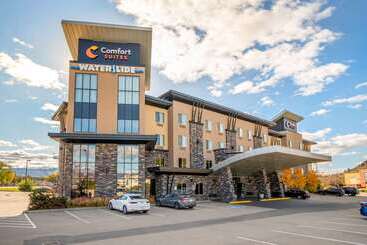 هتل Comfort Suites Kelowna