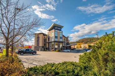 هتل Comfort Suites Kelowna