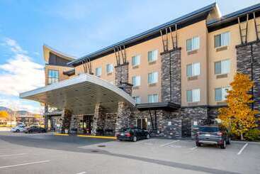هتل Comfort Suites Kelowna