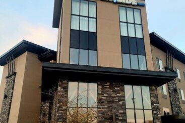 هتل Comfort Suites Kelowna