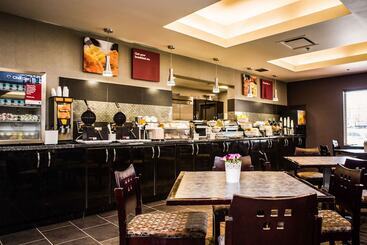 هتل Comfort Suites Kelowna