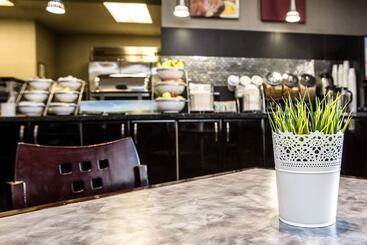 هتل Comfort Suites Kelowna