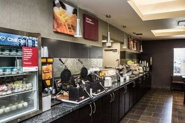 هتل Comfort Suites Kelowna