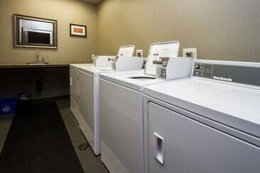 هتل Comfort Suites Kelowna