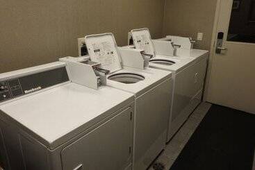 هتل Comfort Suites Kelowna
