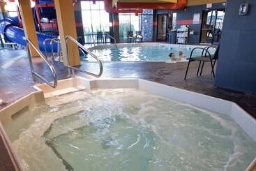 هتل Comfort Suites Kelowna