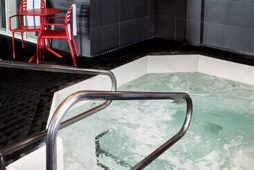 هتل Comfort Suites Kelowna
