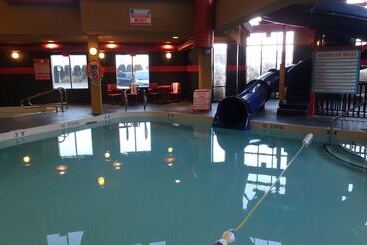 هتل Comfort Suites Kelowna