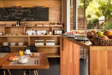 Отель Costa Colonia  Riverside Boutique