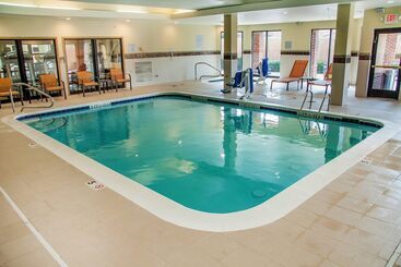 هتل Courtyard By Marriott Rocky Mount