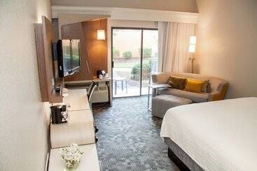 هتل Courtyard By Marriott Rocky Mount