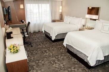 هتل Courtyard By Marriott Rocky Mount