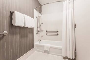 هتل Courtyard By Marriott Rocky Mount