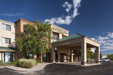 هتل Courtyard By Marriott Wichita East