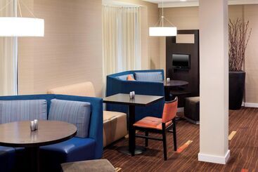هتل Courtyard By Marriott Wichita East